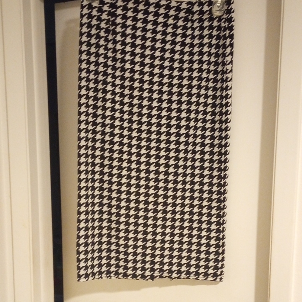 Elegant Houndstooth Pencil Skirt